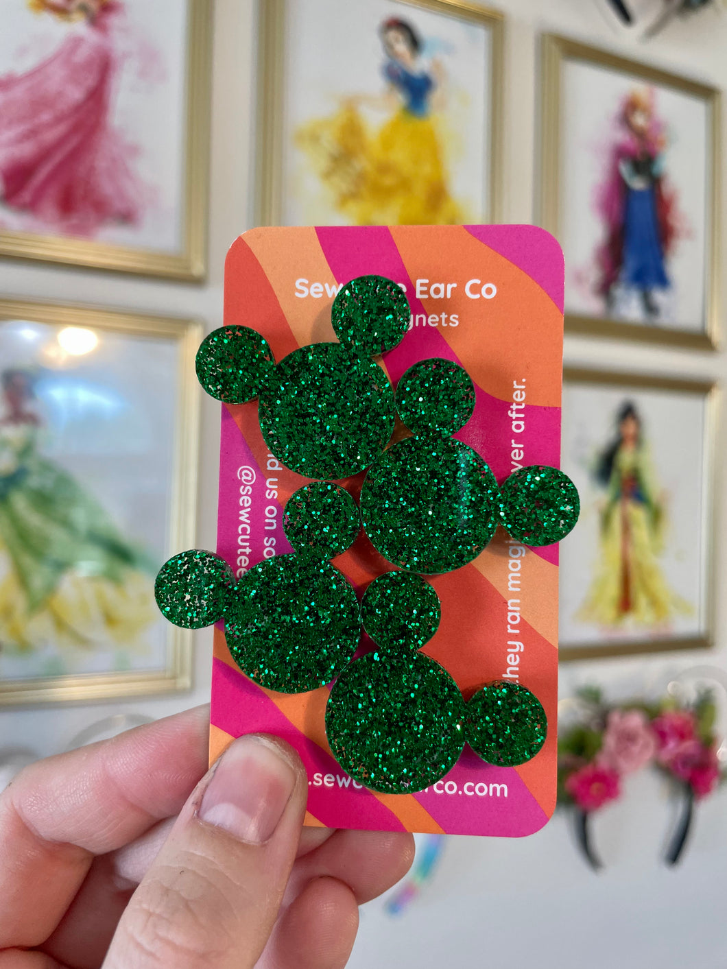 Bib Magnets Christmas Green Glitter MH $14